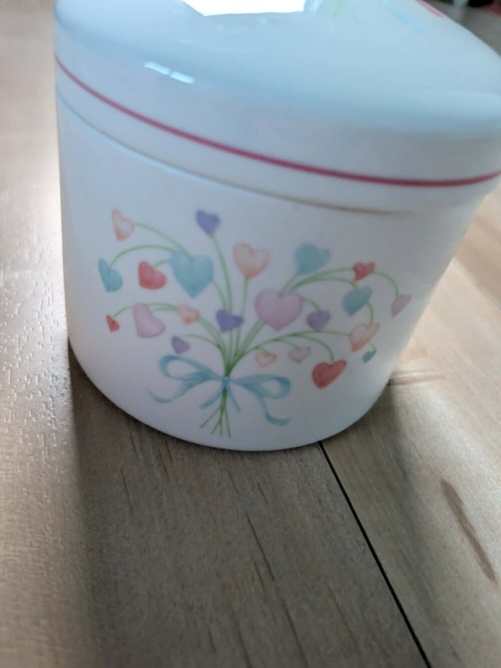 Vintage 1987 FTDA Pastel Heart Bouquet Ceramic Trinket Box / Jar